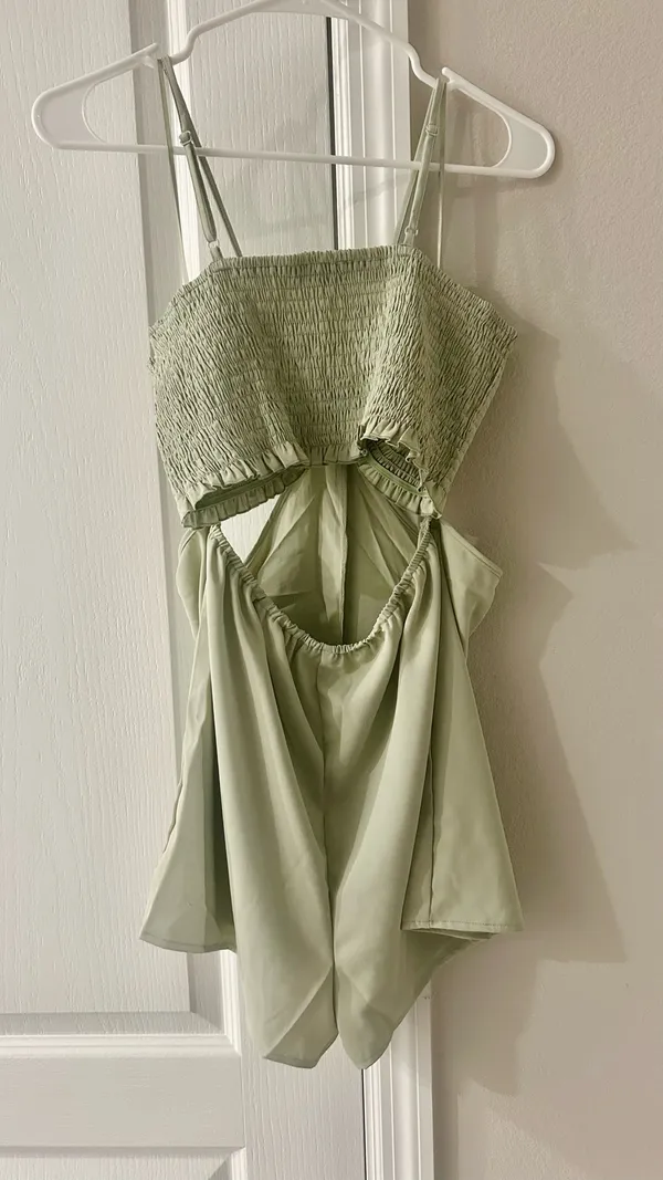 NWOT Sage Green Cutout Romper With Smoked Bust Size Large - Image 5