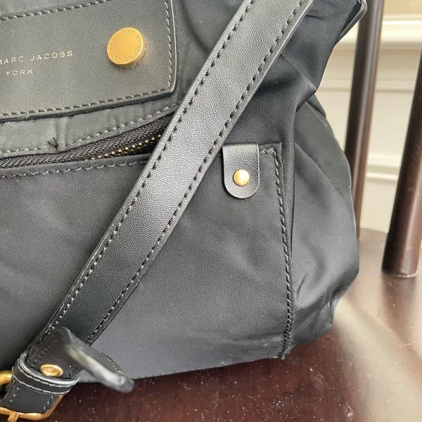 Marc Jacobs Preppy Nylon Messenger Bag Black Gold $200 - Image 4