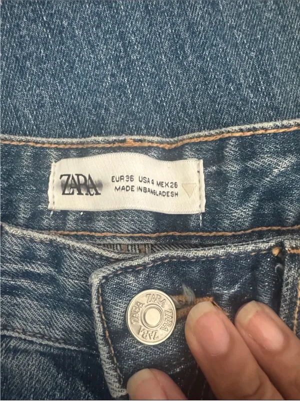 Zara Women's Wide Leg Raw Hem Jeans New No Tags Size 4 Medium Wash - Image 2
