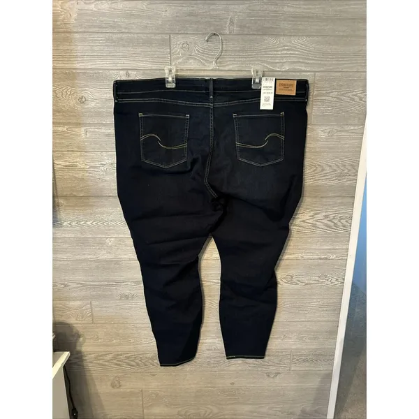 Signature Levi‎ Strauss Gold Label Mid-Rise Skinny Jeans - Size 28M, W39 | L30 - Image 3