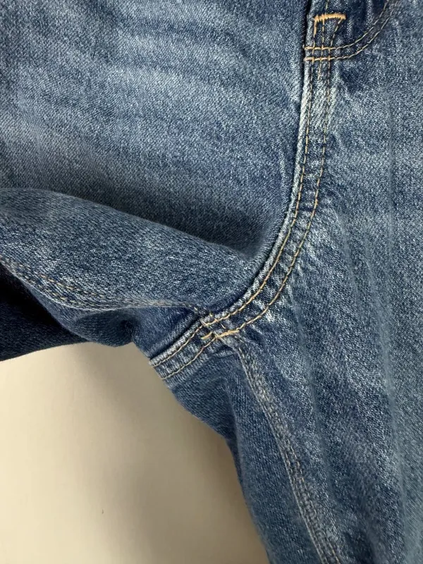 American Eagle Distressed Strigid Curvy Mom Jeans Medium Wash Size 14 SHORT EUC - Image 4