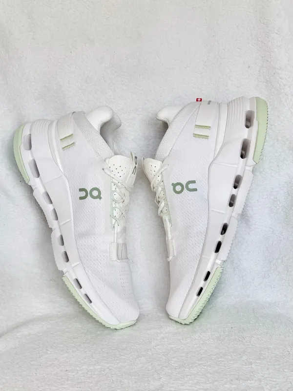 NEW ON Cloudnova, Women’s Size 6 White/White/green - Image 7