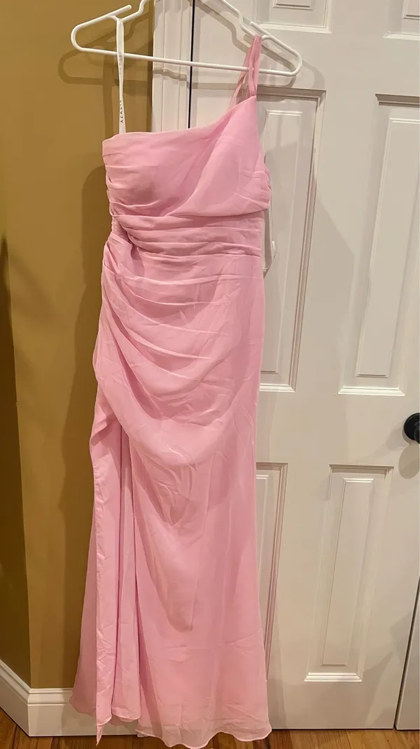 AZAZIE Pink maxi dress with ruched detailing and slit #formal #eveningwear or prom Just take some pictures with it and didn’t wear it again Size A6 - Image 2