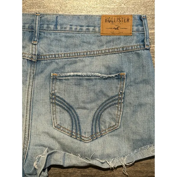 Hollister Light Wash‎ Quilted Rhinestone 1" Denim Mini Shorts Cuffed Size 9/29 - Image 9