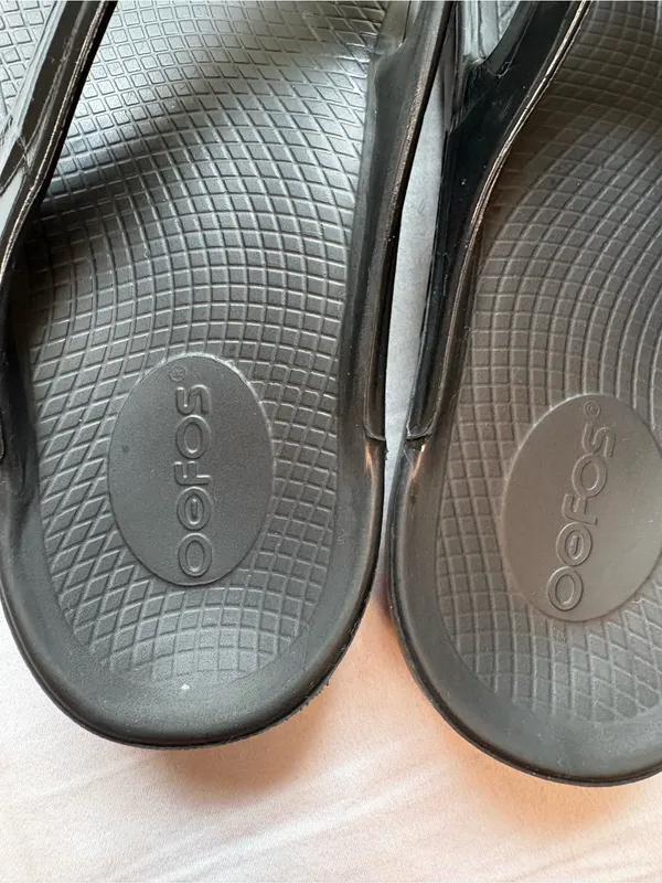 OOFOS OOlala Black Thong Recovery Sandals Flip Flops Women’s 9 - Image 2