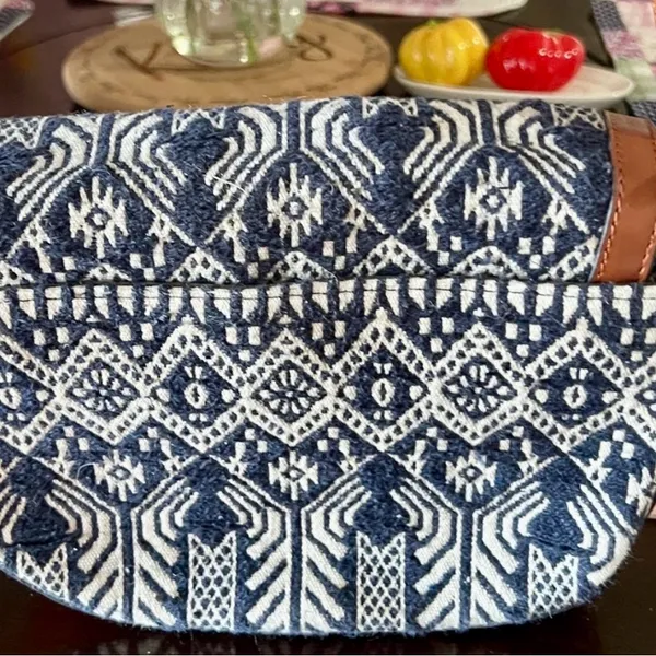 Chic Patterned Crossbody Bag in Brown and‎ Blue - Image 5