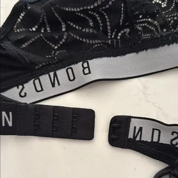 Bonds Black Wireless Bra with Paisley Detail size medium. - Image 6
