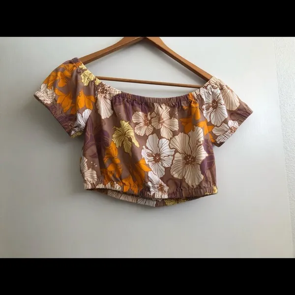 Wilfred crop top.  Size medium - Image 4