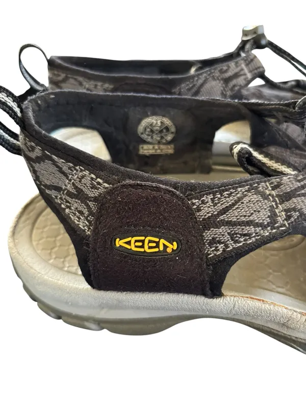 KEEN Women's Venice H2 Sandal Size 7.5 Gray Black Snakeskin Print Waterproof - Image 4