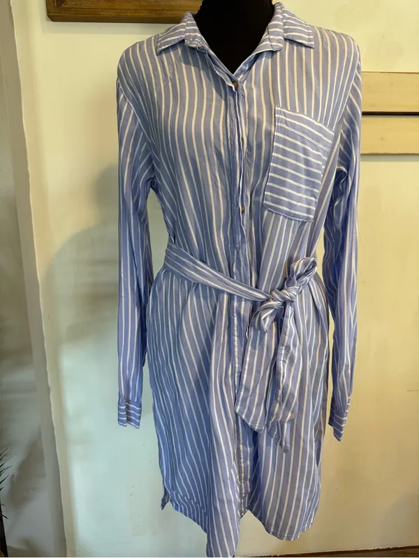 Abercrombie & Fitch Blue and White Striped Button-Up Shirt - Image 2