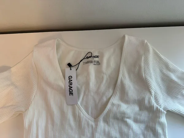 Garage White Ribbed Long Sleeve cropped Top- NWT - Image 3