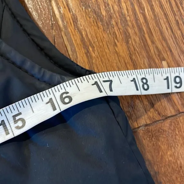 Gap goose down full black puffer vest size xs - Image 4