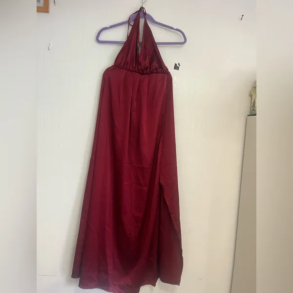 Elegant Burgundy Maxi Dress - Image 2