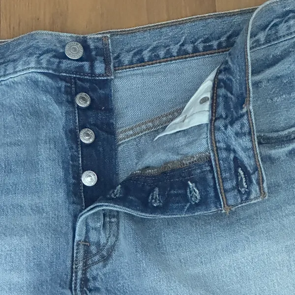 Levi’s 501 Distressed Denim Butterfly Buttons Jean Shorts NWT - Image 4
