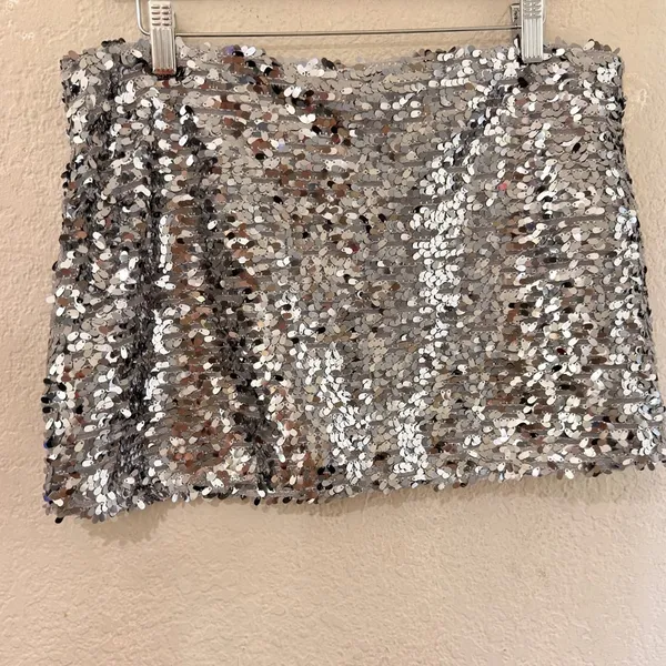 Urban outfitters women’s Silver Sequin Mini Skirt size Large skirt only for sale - Image 9