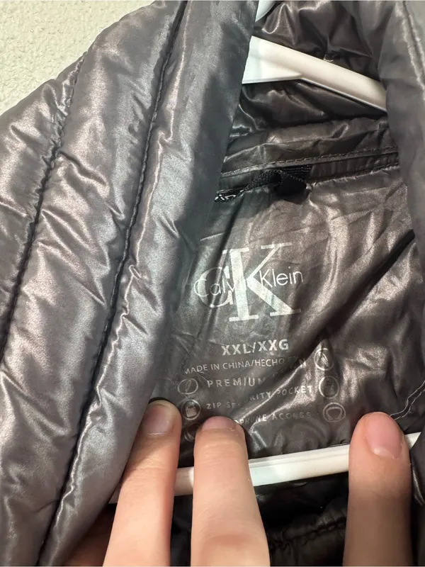 Calvin Klein Quilted Black Puffer Vest - Lightweight Sleeveless Jacket - Image 3