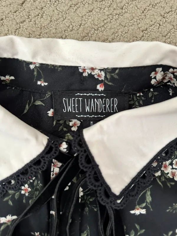 Sweet Wanderer Floral Blouse - Image 2
