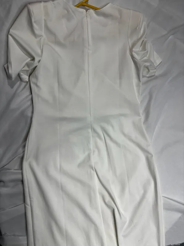 White V - Image 4