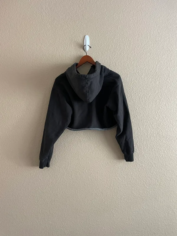 Brandy Melville Black Cropped Hoodie - Image 4