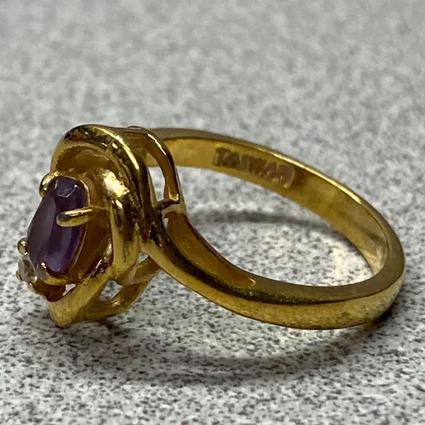 Vintage Gold Tone Taiwan Stamped Oval Amethyst CZ Swirl Fashion Ring Size 7 - Image 8