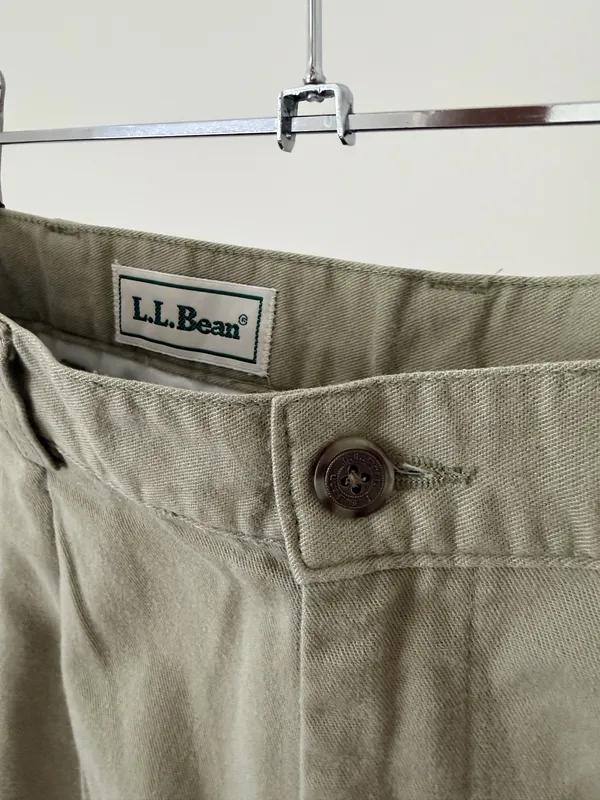 L.L. Bean Green High Waisted Pleated Chino Shorts - Image 3