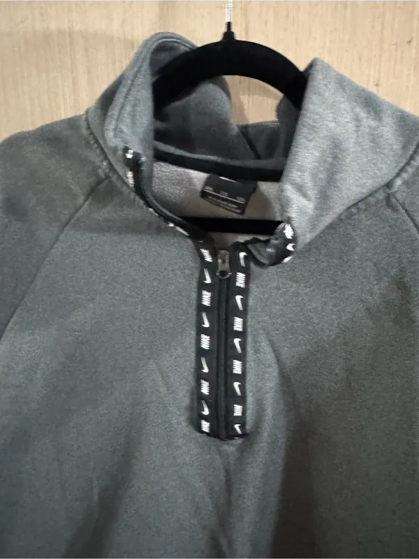 Women’s Nike Cropped Gray and Black Quarter-Zip Sweatshirt Size XL - Image 2