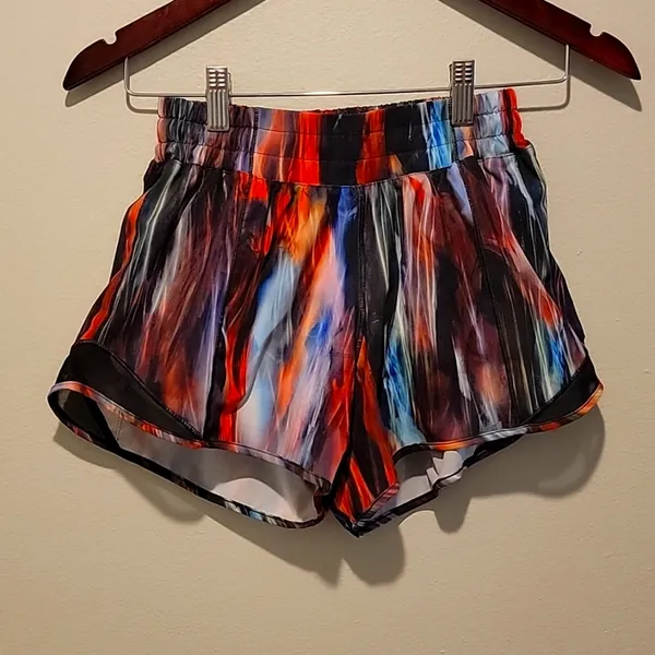 Lululemon Low Rise Hotty Hot Shorts - Image 2