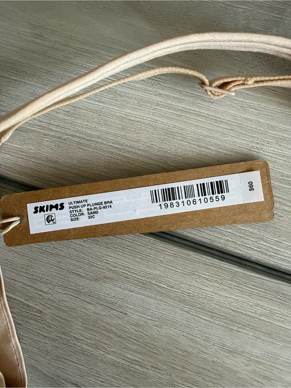 SKIMS Ultimate Push Up Plunge Bra Beige 32C NWT IN PACKAGE - Image 6