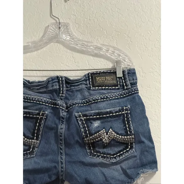Miss Me Boyfriend Bermuda Size 30 Dark Wash Denim Shorts Embellished Y2K Grunge - Image 4