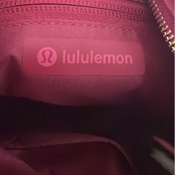 Lululemon City Essentials 4L Shoulder Bag - Image 8