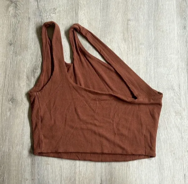 Boutique Brown One Shoulder Crop Top - Image 2