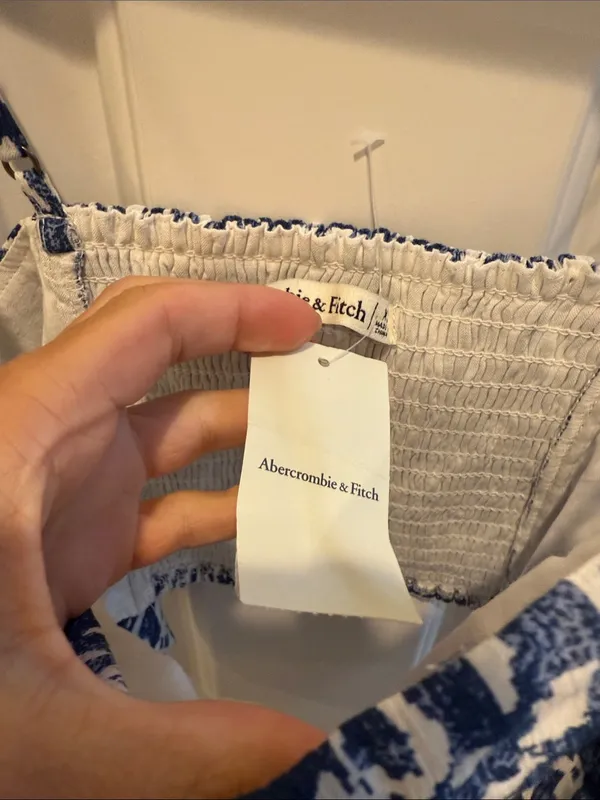 Abercrombie & Fitch Navy and White Printed Spaghetti Strap Crop Top - Image 4