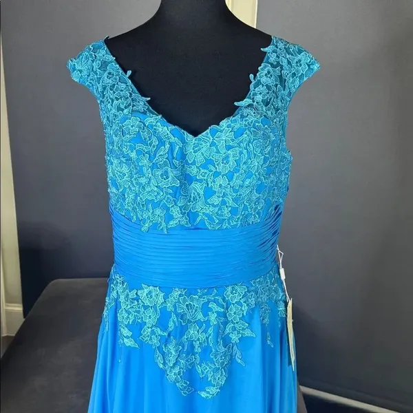 Women’s Blue Full Length Formal Dress V-Neck Lace Appliqué Bodice Size 10 NWT - Image 2