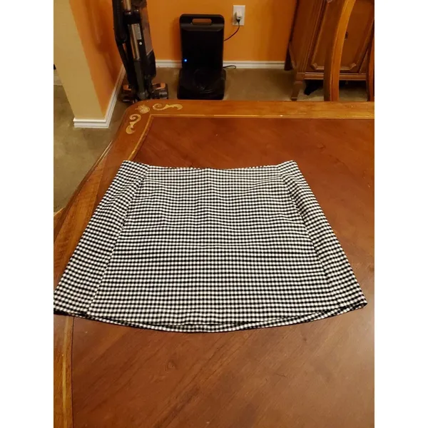 Urban Outfitters Black and White Gingham Mini Skirt with Side Pockets Sz L - Image 3