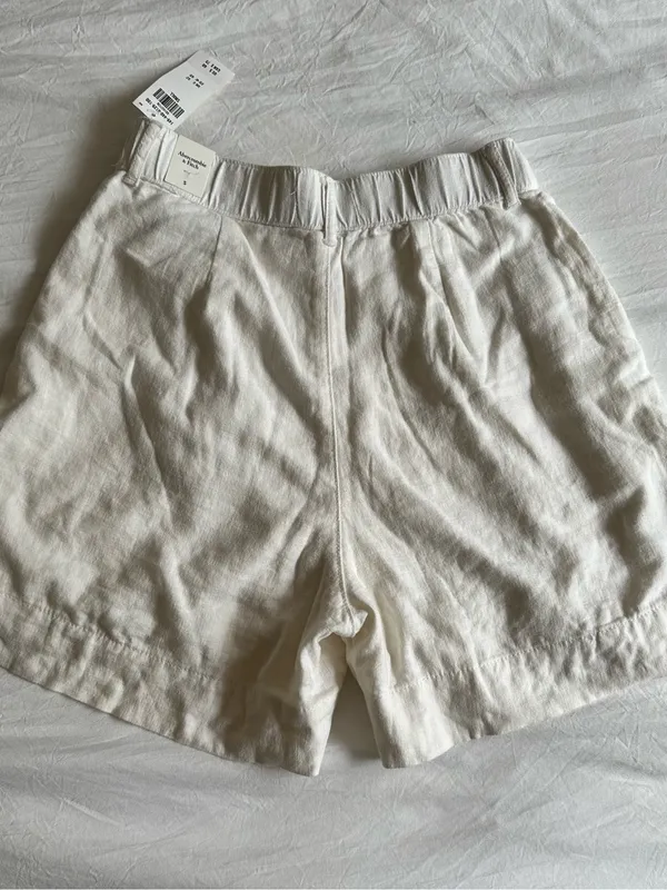 NWT Abercrombie & Fitch Women's High-Rise White Linen-Blend Shorts - Image 5