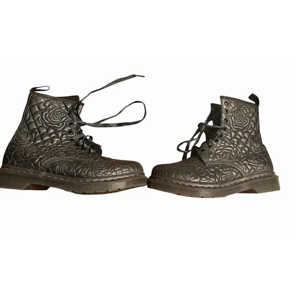 Dr. Martens Women’s Vonda Brause Black Leather Floral Flower Print Ankle Boots 8 - Image 5