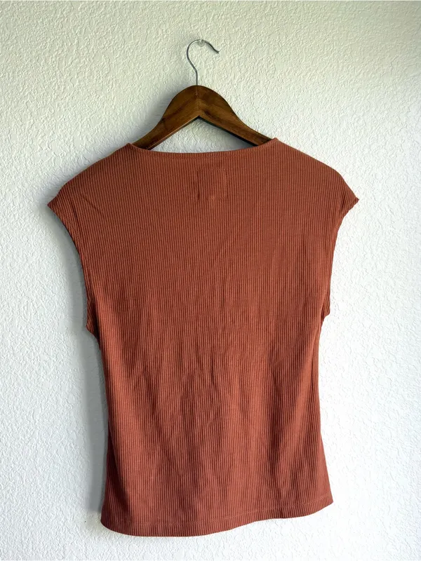 NWT Chaser Womens Shirt Burnt Orange Ribbed Sleeveless Keyhole Small - Image 2