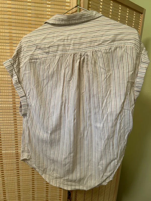 Boutique Striped short sleeve button up - Image 4