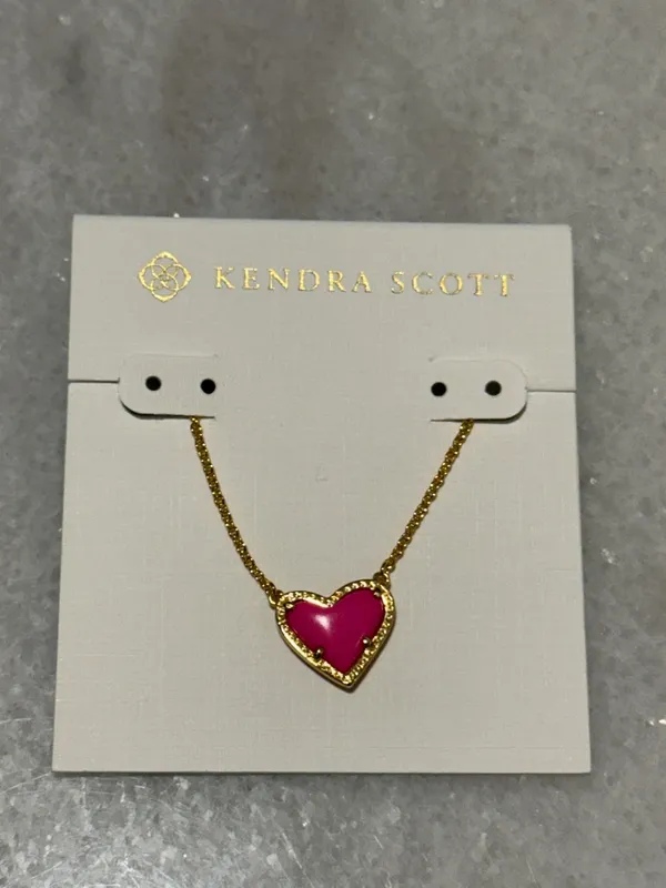 Kendra Scott Gold Necklace with Hot Pink Heart Pendant new - Image 2