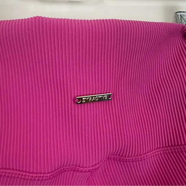Zyia Active | Pink Ribbed Muted Magenta Hi-Rise Crop Leggings Size Medium (6-8) - Image 6