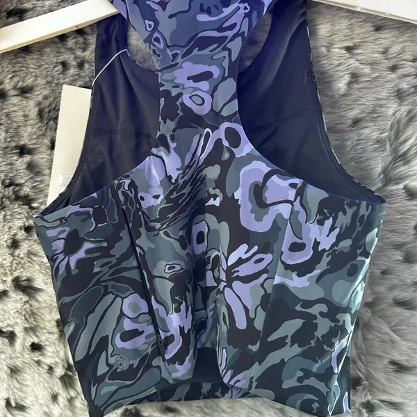 335. Lululemon sz 4 swift speed cropped tank b/c cup - Image 3