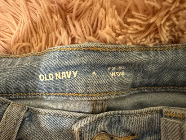 Old Navy High-Rise Shorts - Image 3