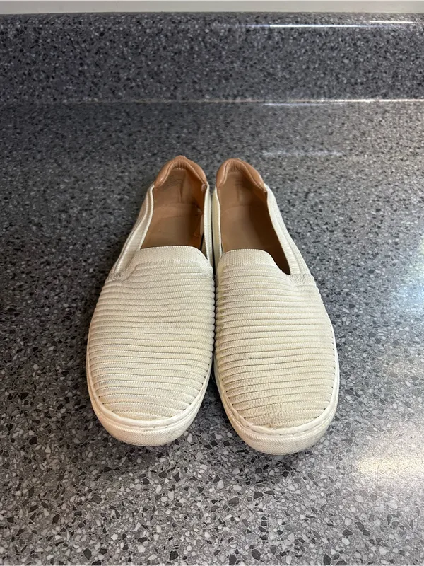 Kelly & Katie Men's Ribbed Slip-On Loafers in Cream with Tan Heel - Image 2