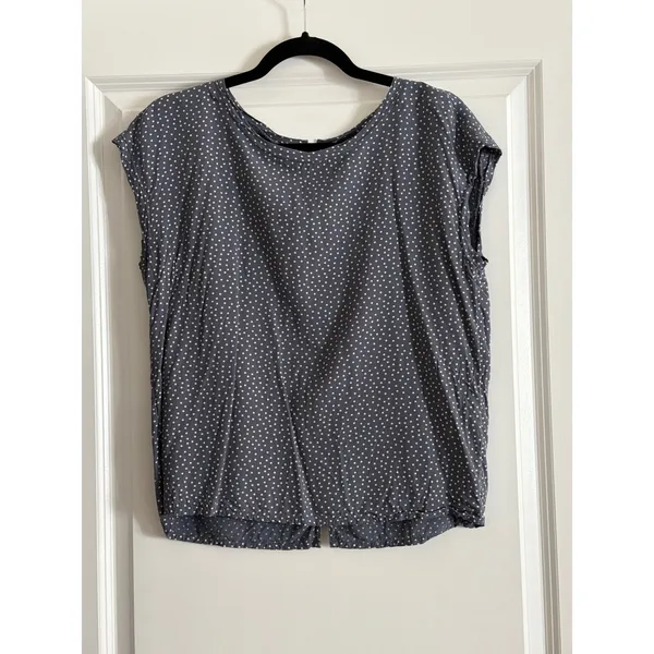 Abercrombie & Fitch Women's Polka Dot Blouse Size M Blue Gray Cap Sleeve - Image 2