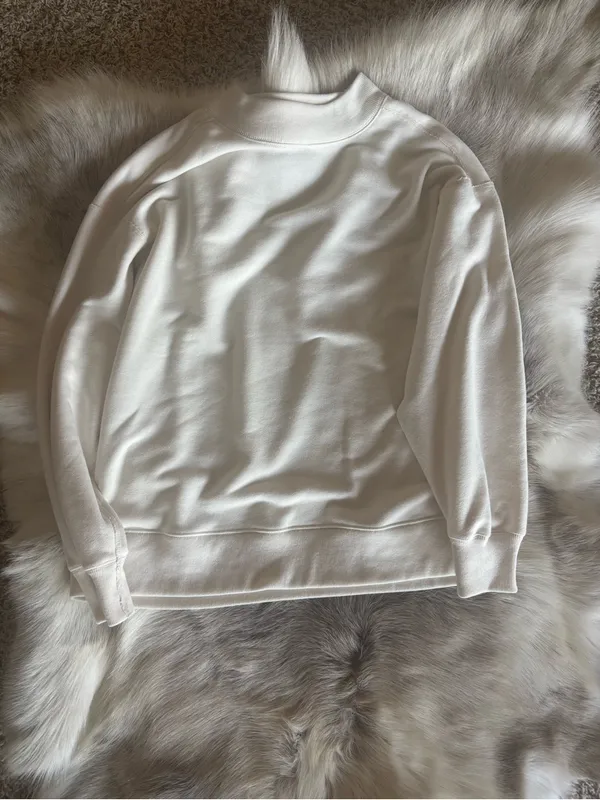 Women's Abercrombie Cream Relaxed Crewneck Sweatshirt - Image 7