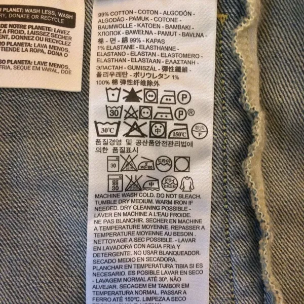 Levi’s women’s denim Jean jacket small - Image 7