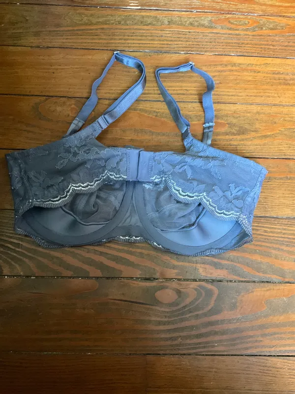 Victoria’s Secret Lace Underwire Bra 32DD - Image 2