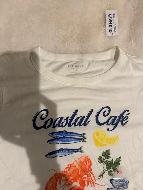 Old Navy Graphic Tee - Image 2