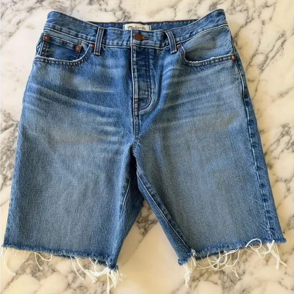 NWT Madewell Long Denim Shorts in Pedersen Wash 26 missing interior button - Image 7