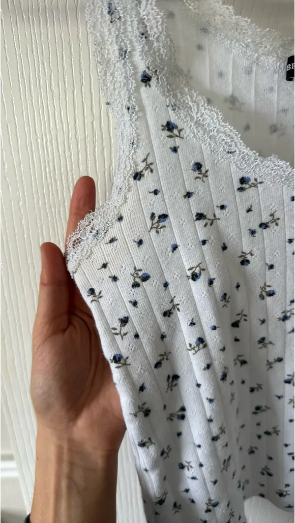 Brandy Melville White Lace Trim Tank Top - Image 3